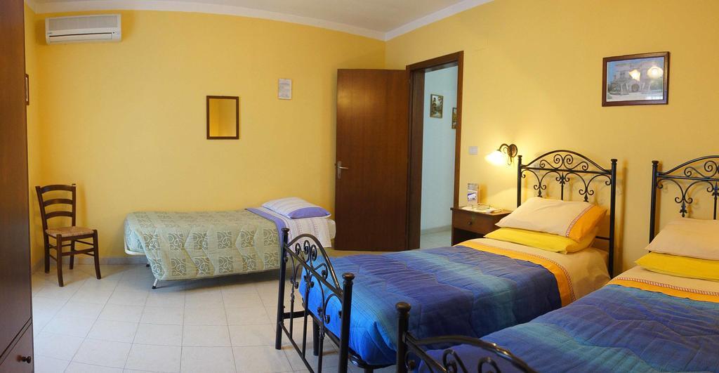 Albergo Vittoria Тавьяно Экстерьер фото